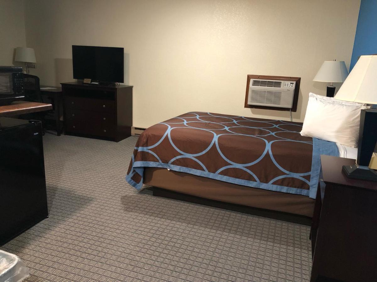 Amerivu Inn & Suites Eau Claire Exteriör bild