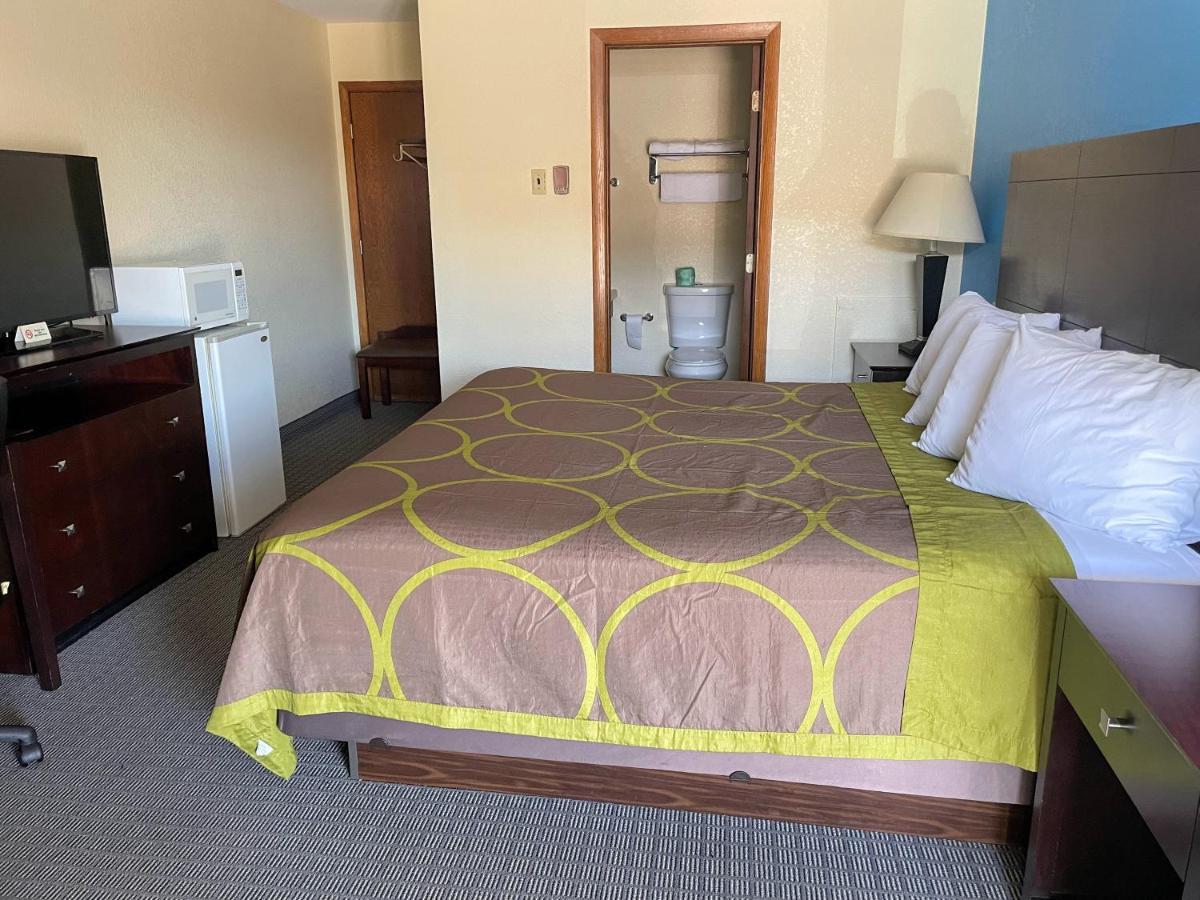 Amerivu Inn & Suites Eau Claire Exteriör bild