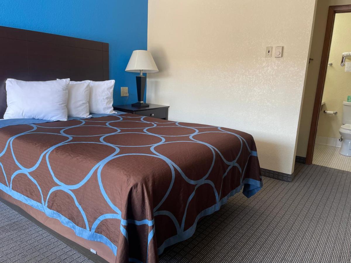 Amerivu Inn & Suites Eau Claire Exteriör bild